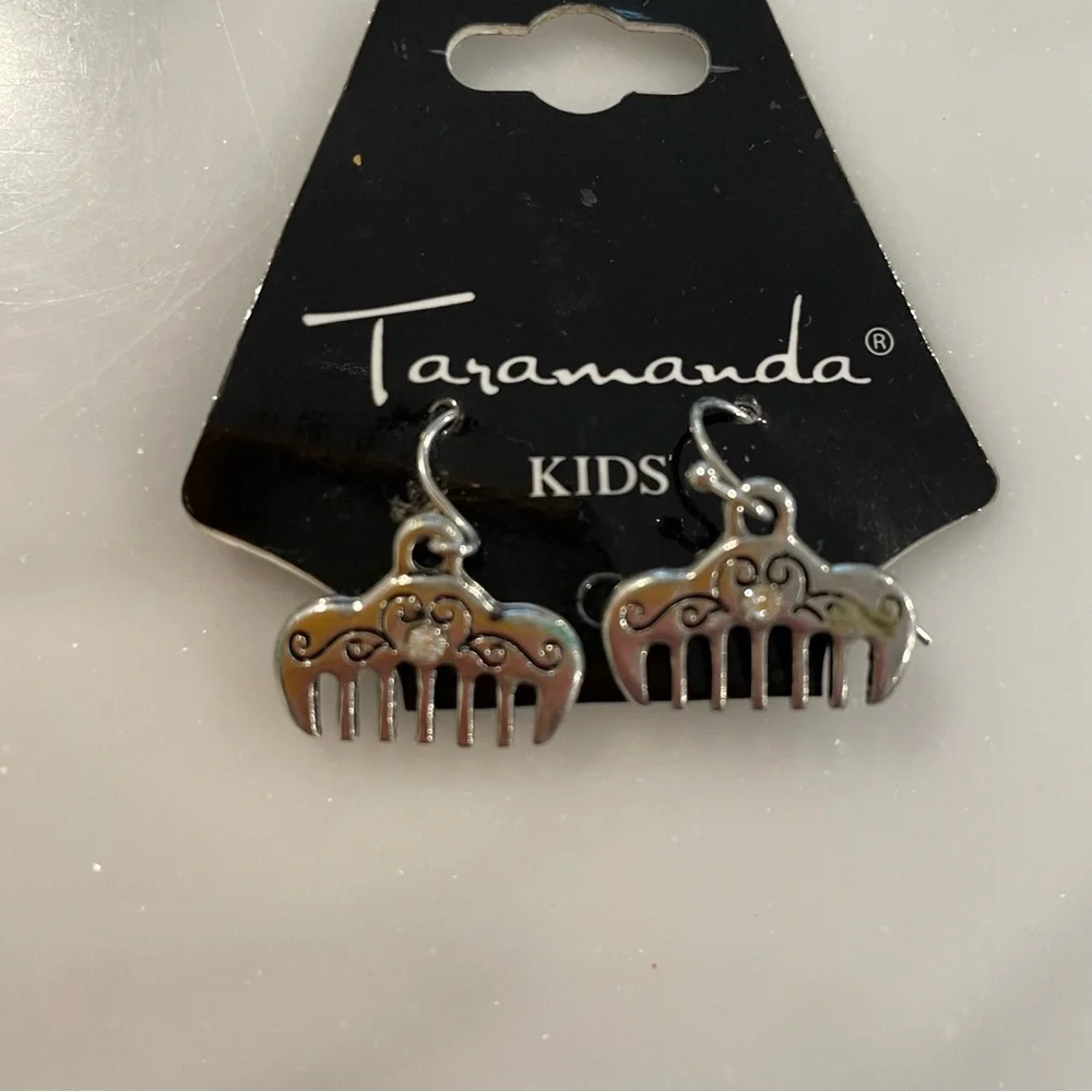 Taramanda Kids Silver Toned Charming Comb Earrings
